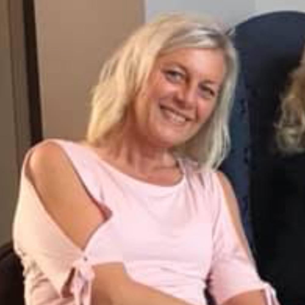 Meet your Posher, Sandy. MAKE AN OFFER!!!